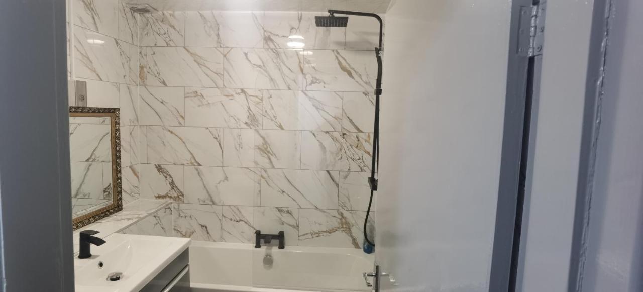 Lovely 3 Bed Ground Floor Apartment Near Qe Hospital Harborne Birmingham New Dış mekan fotoğraf